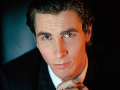 Christian Bale como Patrick Bateman en 'American Psycho', uno de los papeles definitorios de su carrera y de la estética masculina del siglo XXI.