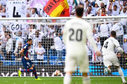 El jugador del Levante José Luis Morales tras anotar el primer gol de su equipo.