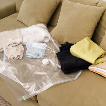 Unas bosas de almacenamiento al vacío para ropa.
