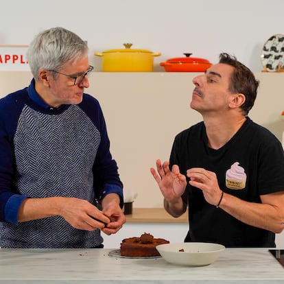 La receta de Jordi Roca para un bizcocho de chocolate perfecto (y sin harina)