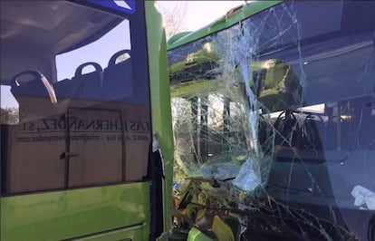 Imagen de los dos autobuses siniestrados.