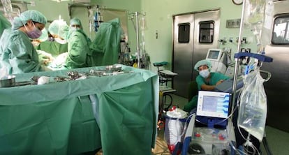 Intervención quirúrgica en el hospital público de La Princesa de Madrid.