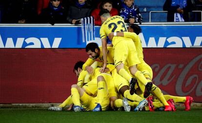 Los jugadores del Villarreal celebran el segundo gol ante el Alavés, 