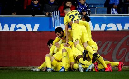 Los jugadores del Villarreal celebran el segundo gol ante el Alavés,