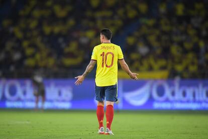 James Rodríguez, de Colombia, durante el partido de eliminatorias frente e Paraguay, en el Estadio Metropolitano Roberto Melendez de Barranquilla.