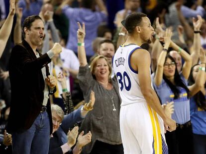 Curry, tras uno de sus 13 triples ante Nueva Orleans.