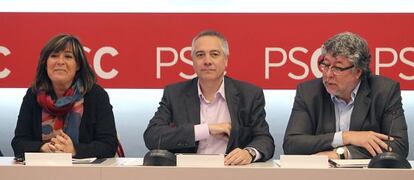 De izquierda a derecha, Núria Marín, Pere Navarro y Antonio Balmón.