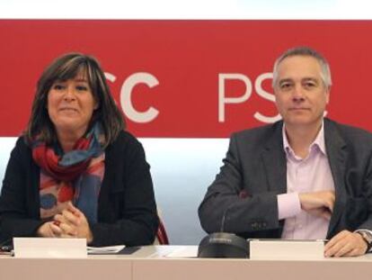 De izquierda a derecha, N&uacute;ria Mar&iacute;n, Pere Navarro y Antonio Balm&oacute;n.