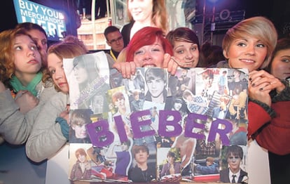 <b>Fans de Justin Bieber en el estreno de su película en Londres.</b>