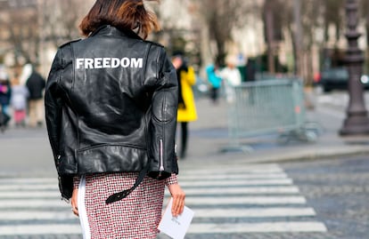 'Freedom' (libertad), la palabra que cambia el sentido de una sencilla chupa negra. El diseño lo ha lucido la mismísima Beyoncé en alguna ocasión.