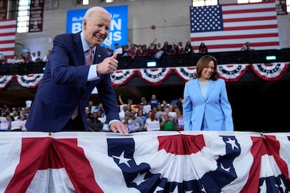 Joe Biden y Kamala Harris, en un mitin, el 29 de mayo en Filadelfia.