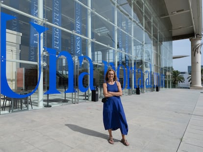 La directora Carme Portaceli, ante el TNC.