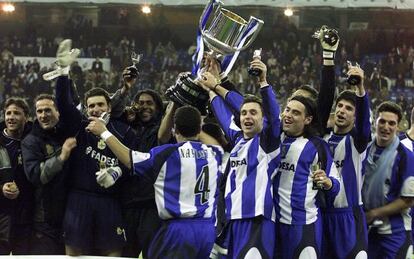 El Deportivo celebra el título de Copa, tras ganar al Madrid.