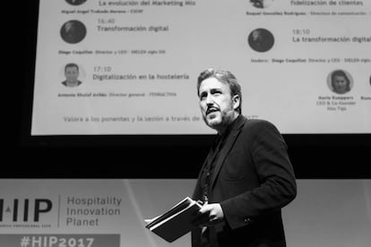 COQUILLAT DURANTE UNA PONENCIA