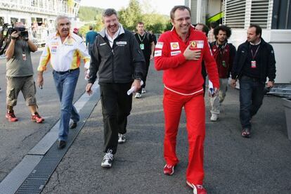 Domenicali y Brawn, durante el Gran Premio de Bélgica de 2009. 