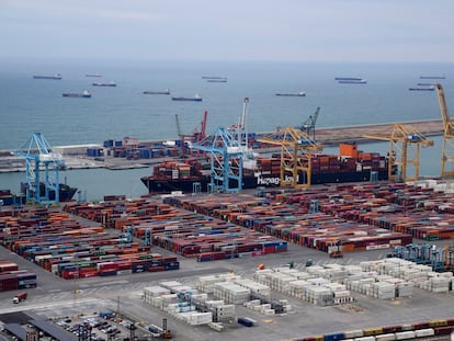 Imagen aérea de la terminal de contenedores del Puerto de Barcelona, el 24 de marzo.