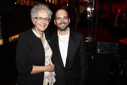 La directora de EL PAÍS, Soledad Gallego-Díaz, con Daniel García, director de ICON. 