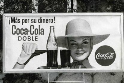 Antiguo cartel publicitario de Coca Cola en España