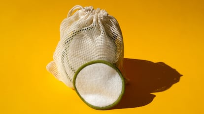 Son perfectos para quitar el maquillaje más difícil y exfoliar la piel. GETTY IMAGES.