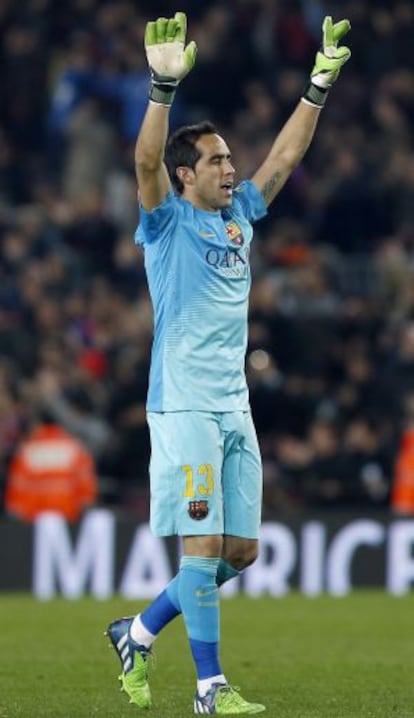 Bravo celebra un gol contra el Còrdova.