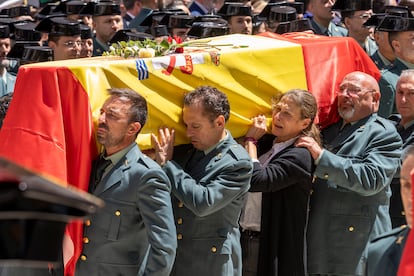 Un centenar de guardias civiles despiden en Huelva a los dos compañeros  muertos este viernes mientras perseguían una narcolancha | España | EL PAÍS