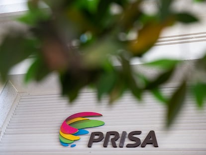 Logo del Grupo PRISA en su sede de la Gran Vía de Madrid.