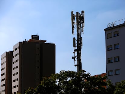 Antena de telefonía móvil en Madrid.