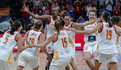 Las jugadoras española celebran el bronce en el Mundial de Tenerife