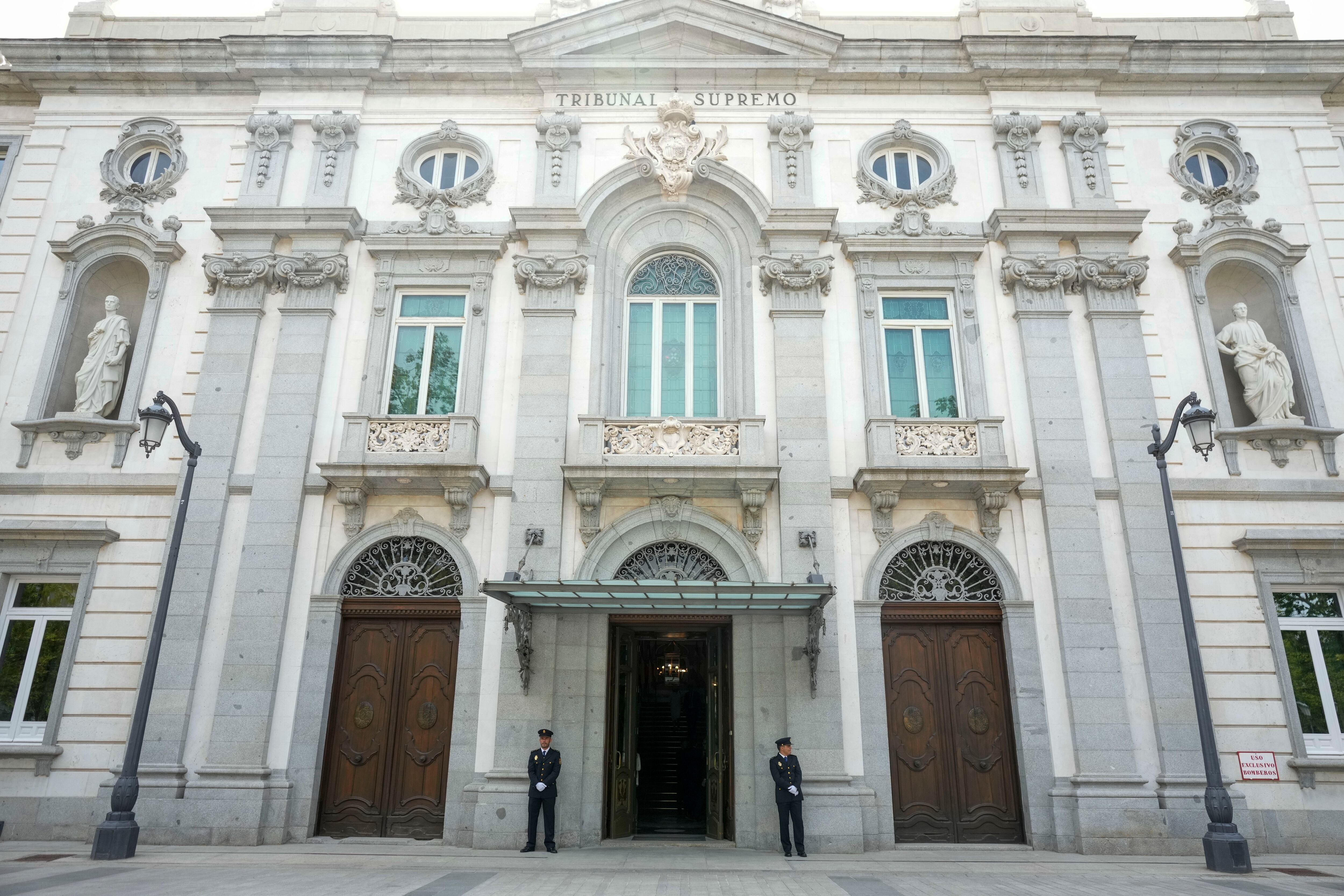 Vista de la entrada principal de la sede del Tribunal Supremo