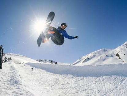 A snowboarder on the Baqueira slopes.
