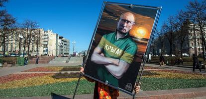 Exposición de dibujos en Moscú sobre el presidente ruso, Vladimir Putin, para celebrar el primer aniversario de la adhesión de Crimea a Rusia.