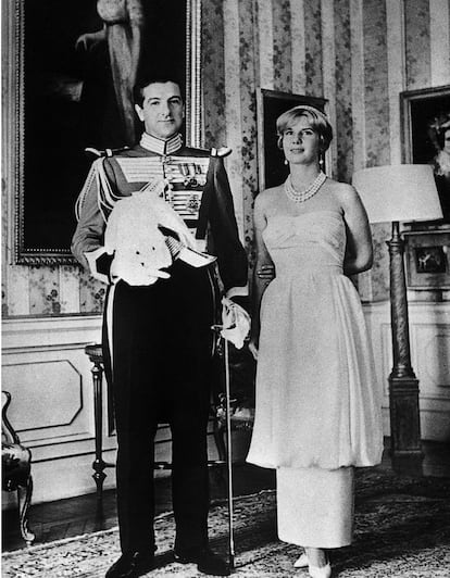 Luiz Martínez de Irujo con Cayetana de Alba en el Palacio de Liria en 1959.