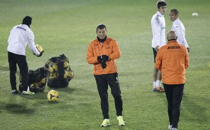 Djukic, en un entrenamiento del Valencia.