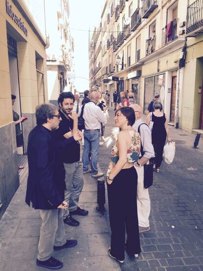 Durante la entrevista, tras la sesión de fotos, una palabra se repitió mucho: visibilidad. Ahora, por fin, los guionistas en España empiezan a ser visibles, conocidos. Y es una reivindicación justa para un sector opacado hasta el momento.