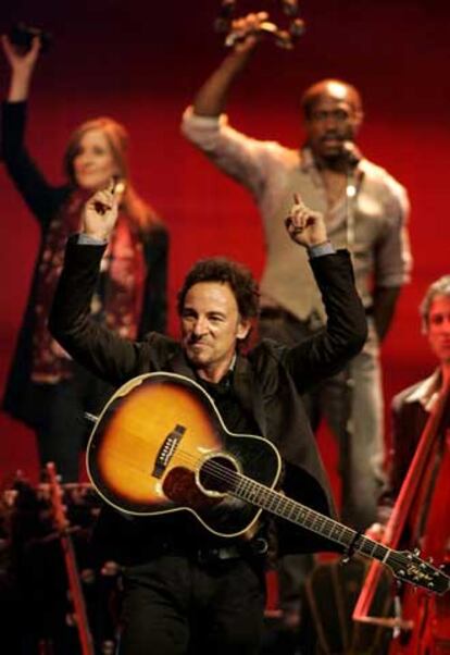 Bruce Springsteen, anoche durante su actuación en Badalona.