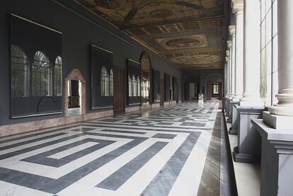 Los espejos del principal salón del palacio representan el cauce del Guadalquivir.