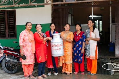 Integrantes de la cooperativa de Mujeres Emprendedoras Sociales Bihani en Kopawa, Nepal, el 21 de octubre de 2019.