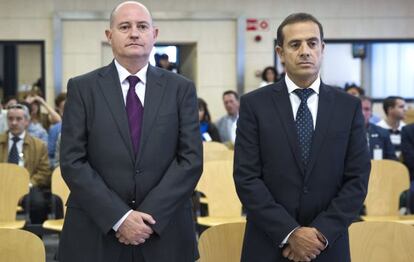 Enrique Pamiés y José María Ballesteros, durante el juicio del 'caso Faisán'.