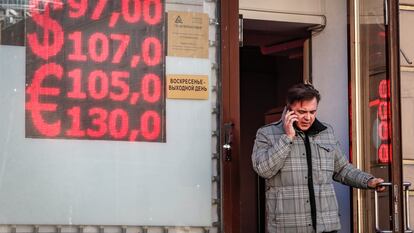 Oficina de cambio de divisas en Moscó el pasado 2 de marzo.