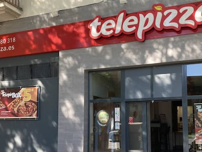 Telepizza pierde un 56% más, rebaja previsiones y revisa la alianza con Pizza Hut