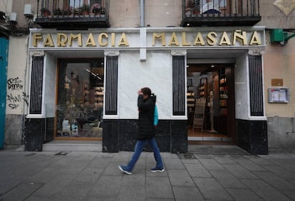 Farmacia Malasaña, sita en la Plaza de San Ildefonso y uno de los establecimientos centenarios de Madrid.