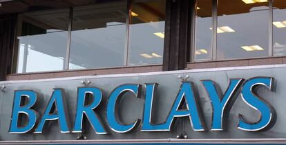 Logo de Barclays en una de las oficinas del banco en la plaza de Col&oacute;n, Madrid. 