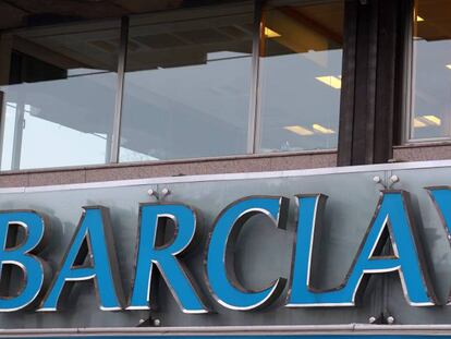 Logo de Barclays en una de las oficinas del banco en la plaza de Col&oacute;n, Madrid. 