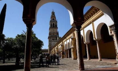 Turistas en la mezquita de C&oacute;rdoba.