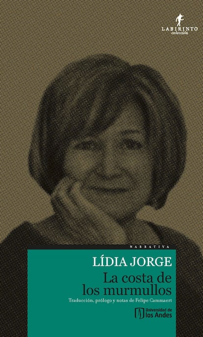 'La costa de los murmullos' ocupa por mérito propio un lugar privilegiado en el imaginario cultural luso de las últimas décadas. No son muchas las novelas, como esta de Lídia Jorge (1946), que han sabido convertirse en testimonio de la agonía del final del imperio portugués, con la guerra colonial de Mozambique en primer plano. Las páginas de esta suerte de antiepopeya se convierten en una especie de lucha dolorosa por mantener la dignidad de la Historia frente al relato de los vencedores, otorgando a la memoria el papel de testamentario de una sociedad en ruinas y al escritor la función de velar por la preservación de los valores más profundos del hombre. FICHA: 'La costa de los murmullos'. Autor: Lídia Jorge. Traducción: Felipe Cammaert. Ediciones Uniandes, 2018.