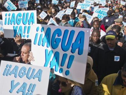 Manifestantes, durante la protesta de Huelva.