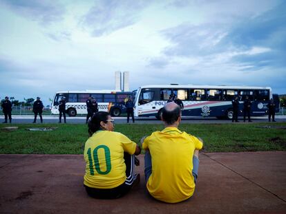 Bolsonaristas antes de ser detenidos en Brasilia, el 11 de enero de 2023.