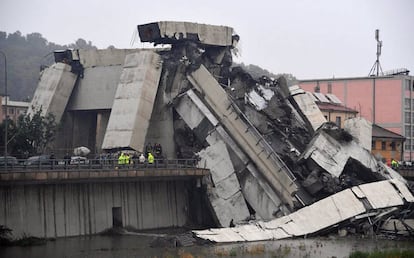 Vista de la sección del viaducto Morandi que se desplomó en Génova.