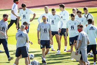 Luis Enrique, en el último entrenamiento de la selección previo al partido de este sábado ante Suiza correspondiente a la Liga de Naciones de la UEFA. / (EFE)