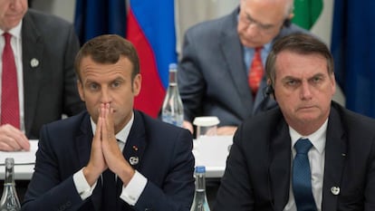 El presidente francés, Emmanuel Macron, y el presidente de Brasil, Jair Bolsonaro durante la cumbre del G20 en Osaka en junio pasado.